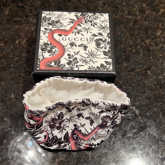 Gucci Women's Pink Pearl-effect Embellished Tiger Earrings - Picture 6 of 7